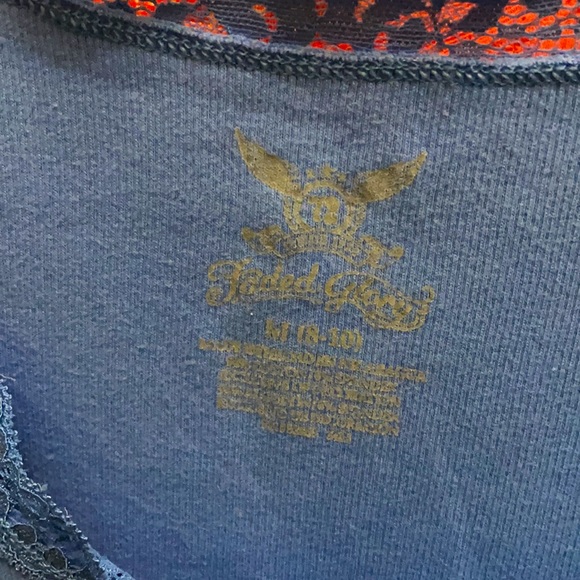 SOLD——4pack) Lacey Tanks/Under-Blouses - Picture 6 of 6